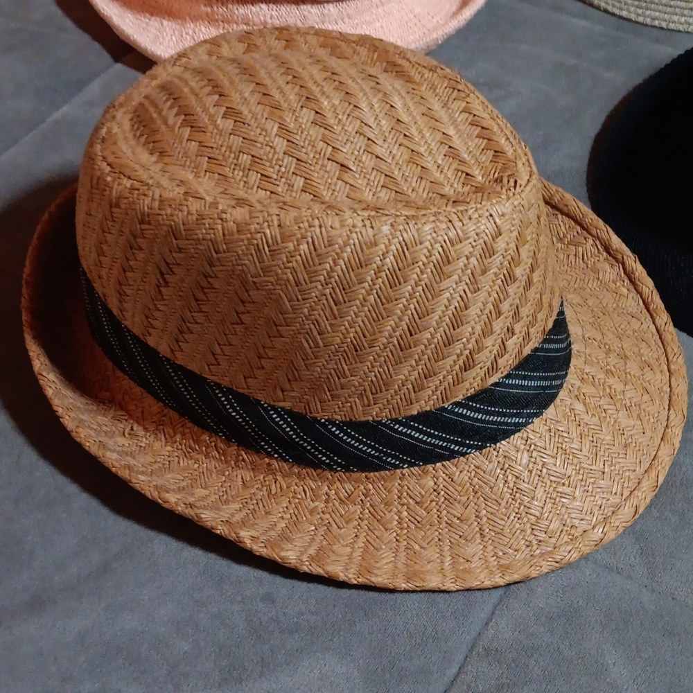 Lot of 4 hats - Picture 3 of 9